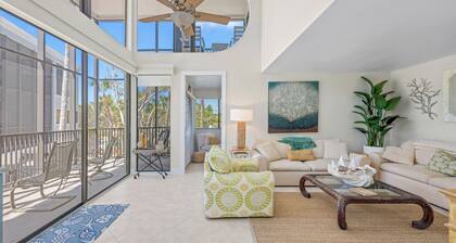 3-bedroom condo with high ceilings throughout... tropical paradise awaits!