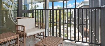 Stunning 3-bedroom condo with high ceilings, beach access and pool!