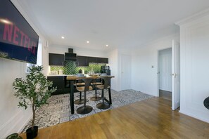 Fridge, microwave, oven, stovetop - Bohemian Rhapsody | Grampian Lettings Ltd (Aberdeen)