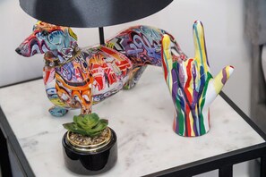 Unclassified image, 4 of 28, button