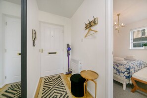 2 多间卧室、办公桌、熨斗/熨衣板、旅行婴儿床