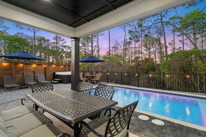 حمّام سباحة مُدفَّأ