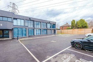 Property grounds - Home away from home just off Junction 21 of M6 (Warrington)