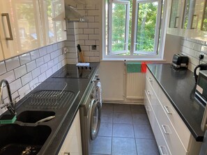 Apartment | Private kitchen | Fridge, microwave, oven, stovetop - London Apartment - Sleeps 3-city Escape- Balcony (London)