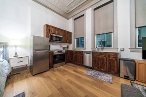 Microonde, forno, piano cottura, lavastoviglie