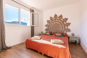 4 bedrooms, iron/ironing board, free WiFi, bed sheets
