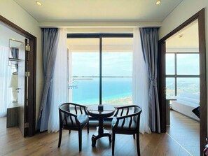 Apartemen Mewah, 2 kamar tidur, pemandangan samudra | Seprai antialergi, busa memori, dan minibar