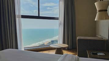 Ropa de cama hipoalergénica, camas con efecto memoria y minibar