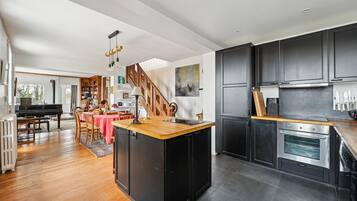 Réfrigérateur, micro-ondes, four, lave-vaisselle