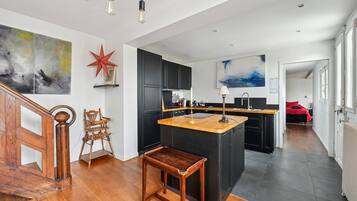 Réfrigérateur, micro-ondes, four, lave-vaisselle