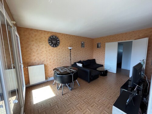 Spacious T4 apartment