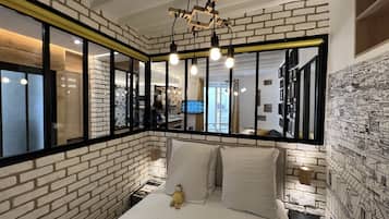 Una scrivania, ferro/asse da stiro, Wi-Fi gratuito, lenzuola