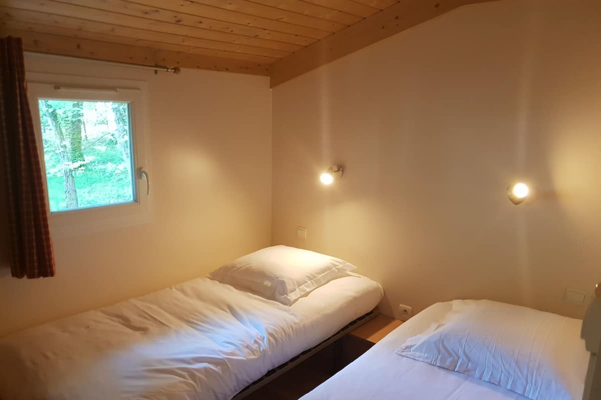 Alpehytte – comfort, parkutsikt | 2 soverom, barnesenger og sengetøy