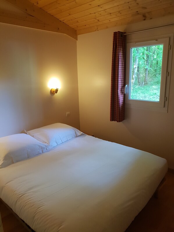 Alpehytte – comfort, parkutsikt | 2 soverom og sengetøy