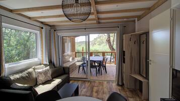 Familie-alpehytte | Oppholdsområde | En 80-centimeters Flatskjerm-TV med digitale kanaler samt TV