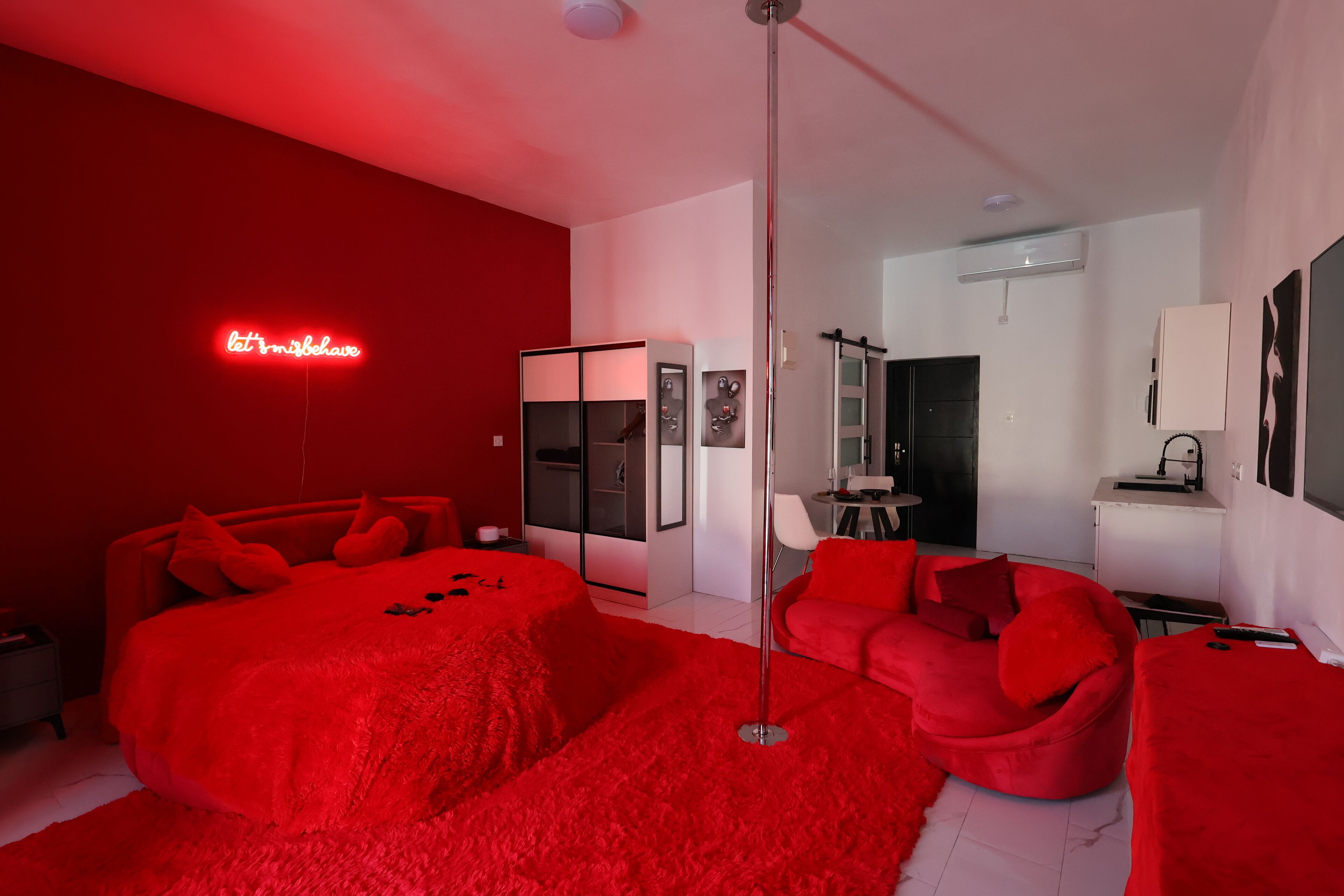 Luxury Suite, Pool View | 1 bedroom, free WiFi