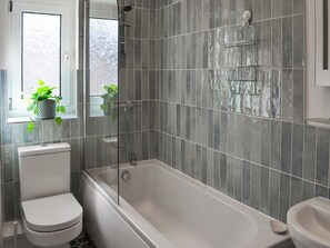 Towels - Escape to our stylish, dog-friendly holiday home in Amble. (Amble)