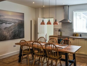 Dining - Escape to our stylish, dog-friendly holiday home in Amble. (Amble)