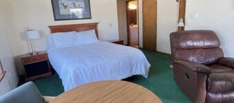 Charming 1 bedroom Suit #127 with AC and Wifi