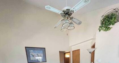 Charming 1 bedroom Suit #127 with AC and Wifi