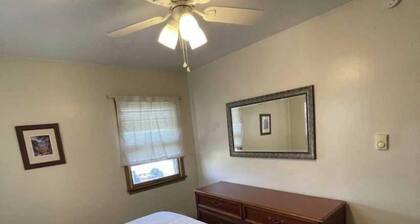 Charming 1 bedroom Suit #127 with AC and Wifi