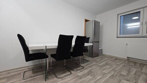 Dining - New "SchwabenALB" vacation apartment with far-reaching views (Albstadt)