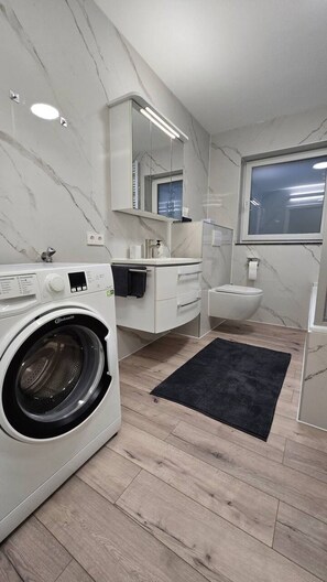 Hair dryer, towels, soap, toilet paper - New "SchwabenALB" vacation apartment with far-reaching views (Albstadt)