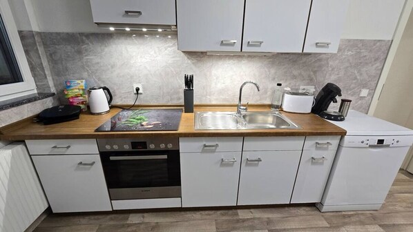 Private kitchen - New "SchwabenALB" vacation apartment with far-reaching views (Albstadt)