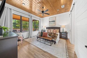 4 bedrooms, desk, free WiFi, bed sheets