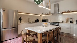 Design Apartment, City View | Dapur peribadi | Peti sejuk, ketuhar gelombang mikro, cerek elektrik 