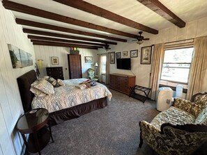 6 bedrooms, iron/ironing board, WiFi, bed sheets - Spacious estate with 2 homes with 6 bedrooms and WiFi, AC on Flathead Lake (Bigfork)