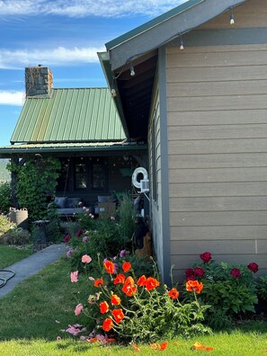 Exterior detail - Spacious estate with 2 homes with 6 bedrooms and WiFi, AC on Flathead Lake (Bigfork)