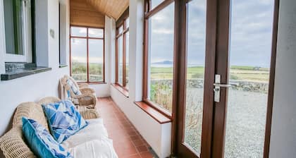 Moranedd - sleeps 10 guests in 5 bedrooms