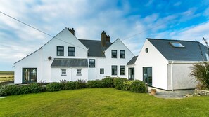 Exterior - Moranedd - sleeps 10 guests  in 5 bedrooms (Church Bay)