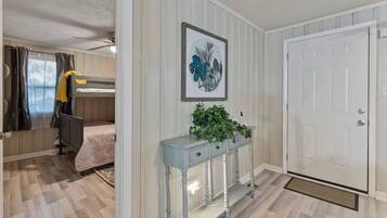 2 bedrooms, desk, iron/ironing board, free WiFi