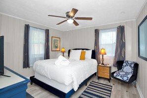 2 soverom, skrivebord, strykejern/-brett og wi-fi (inkludert)