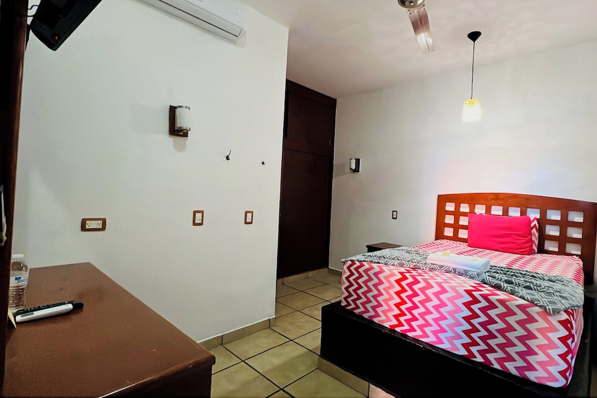 Standard Room | In-room safe, iron/ironing board, free WiFi