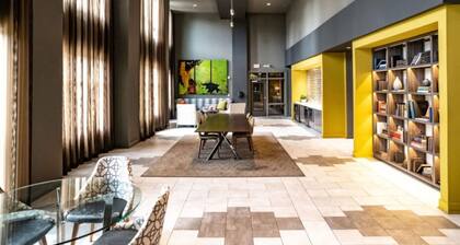 Quiet Comfort & Urban Style: 2-Bedroom Condo 31