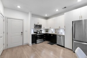 غسالة أطباق، ماكينة لصنع القهوة/الشاي، مستلزمات طهي/أطباق/أوعية