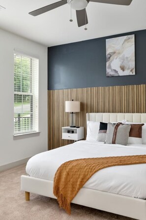 2 bedrooms, desk, WiFi, bed sheets