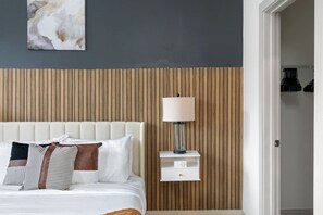 2 bedrooms, desk, WiFi, bed sheets - Quiet Comfort & Urban Style: 2-Bedroom Condo 31 (Birmingham)