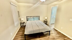 3 chambres, fer et planche à repasser, Wi-Fi, draps fournis