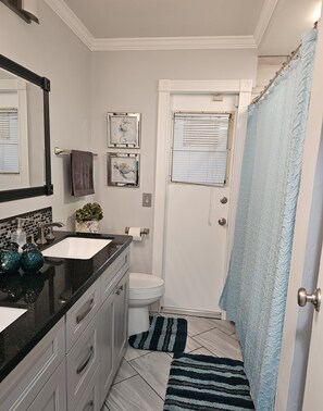 Dusche, Haartrockner, Handtücher, Seife