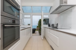 Fridge, microwave, oven, stovetop - Heatherleigh, Carbis Bay – Sleeps 8 – Ocean Views – Luxury – Parking (Carbis Bay)