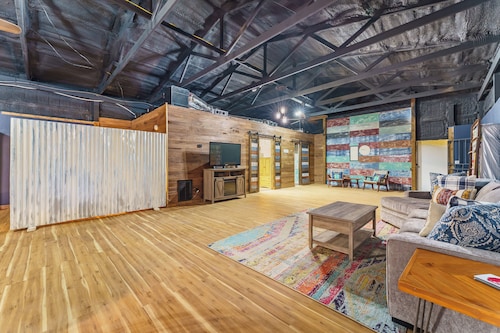 Shouse near in the woods near Beaver Lake