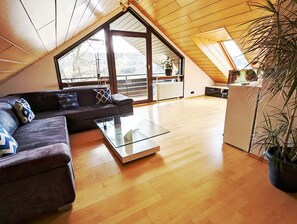 Living area - Studio apartment "SchwabenALB" with panoramic view (Albstadt)