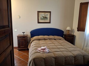 3 habitaciones, tabla de planchar con plancha, wifi y ropa de cama