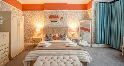 Southport Rabbit Retreat - Sleeps 15