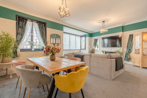 Southport Rabbit Retreat - Sleeps 15