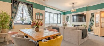 Southport Rabbit Retreat - Sleeps 15